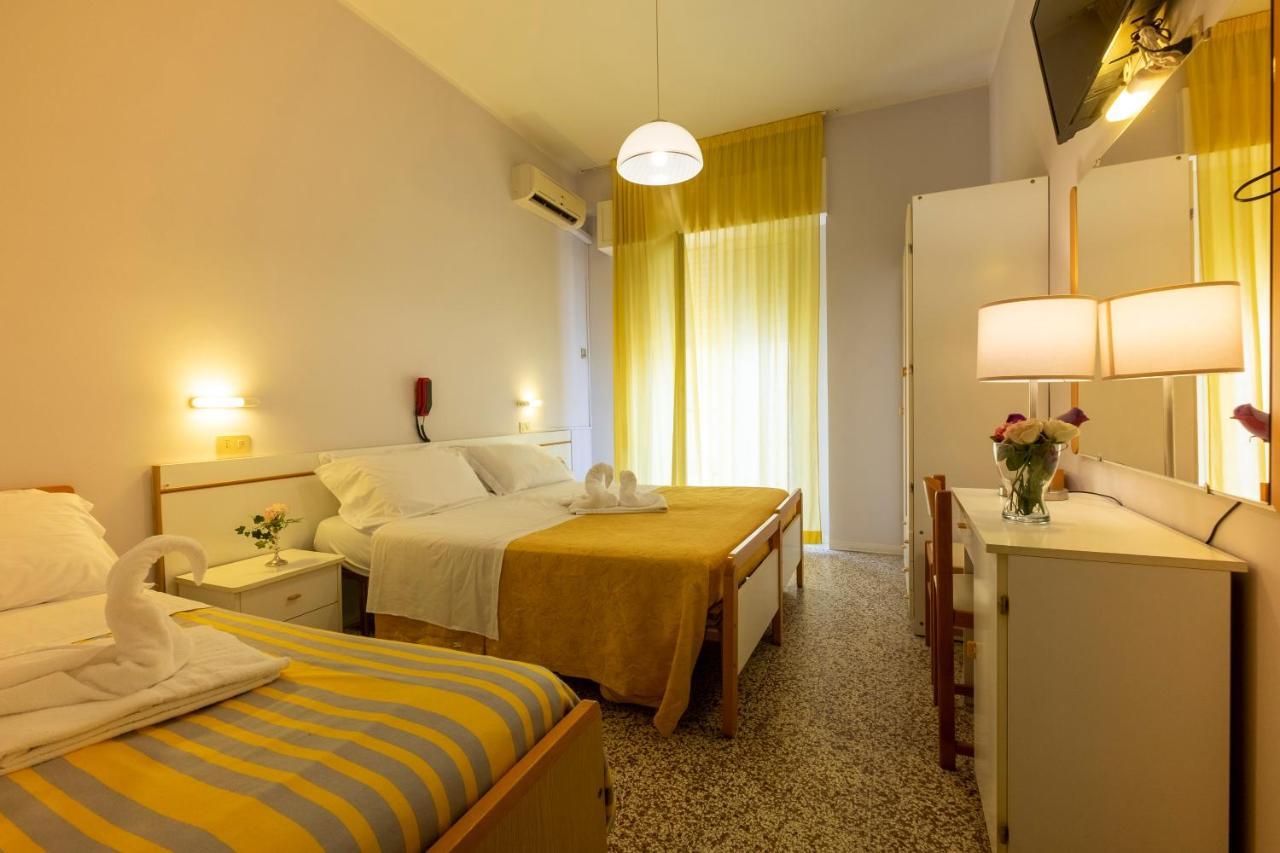 Hotel Giumer ريميني المظهر الخارجي الصورة