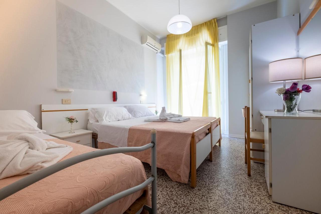 Hotel Giumer ريميني المظهر الخارجي الصورة