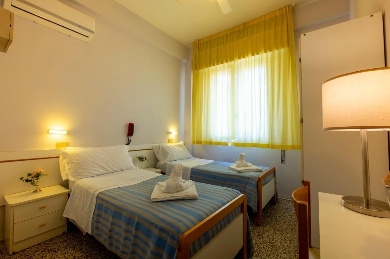Hotel Giumer ريميني المظهر الخارجي الصورة