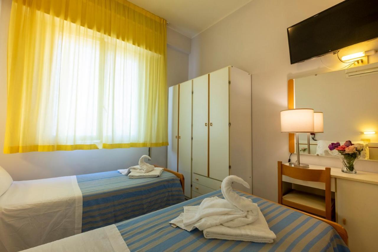 Hotel Giumer ريميني المظهر الخارجي الصورة