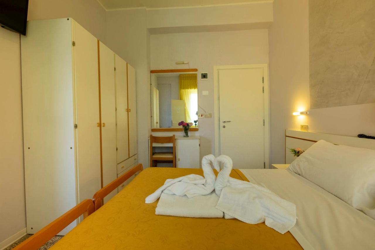 Hotel Giumer ريميني المظهر الخارجي الصورة