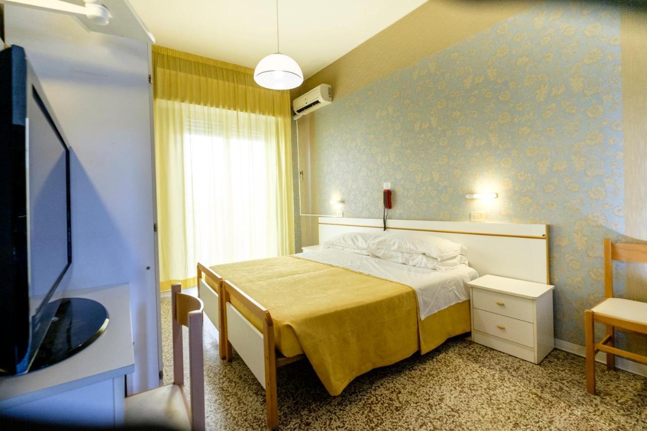 Hotel Giumer ريميني المظهر الخارجي الصورة