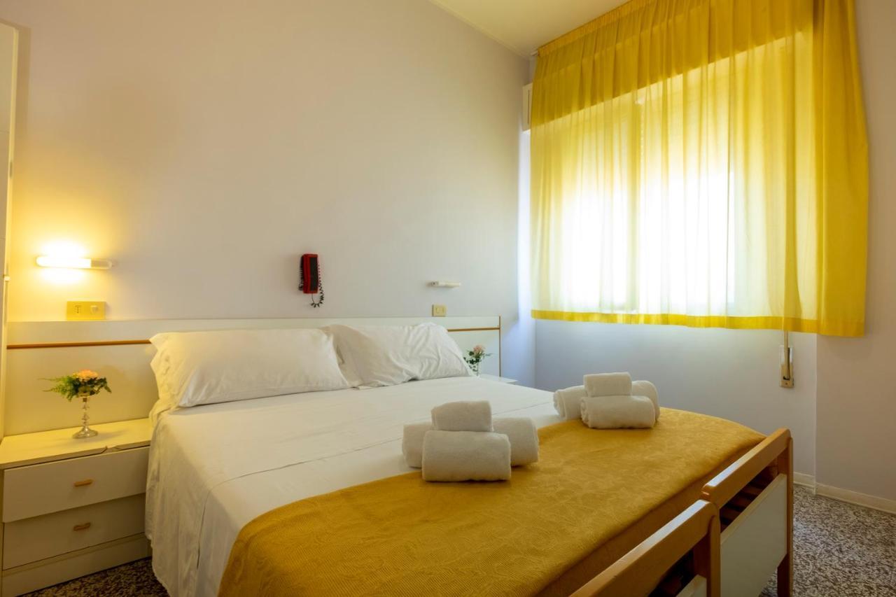 Hotel Giumer ريميني المظهر الخارجي الصورة