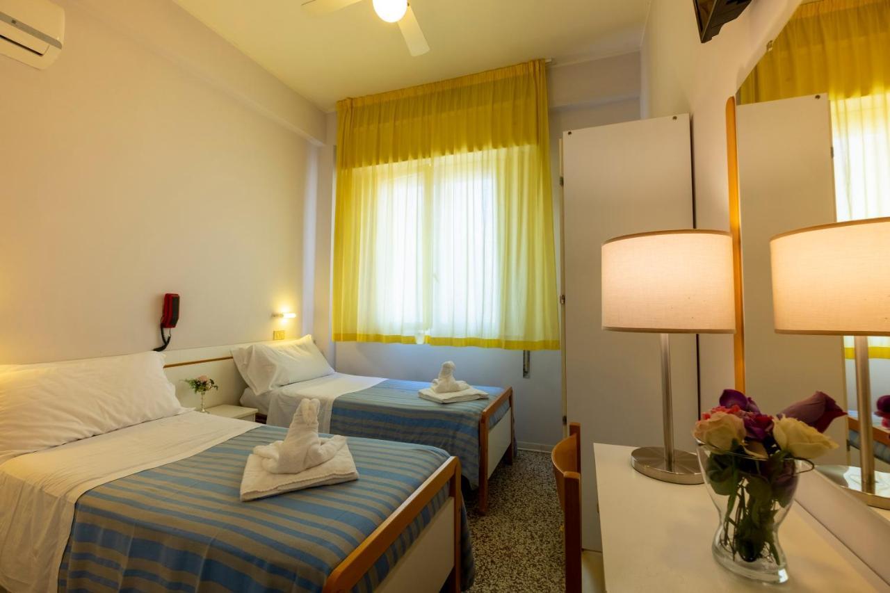 Hotel Giumer ريميني المظهر الخارجي الصورة