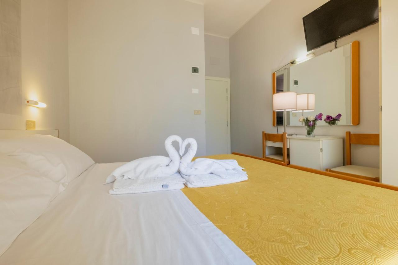 Hotel Giumer ريميني المظهر الخارجي الصورة