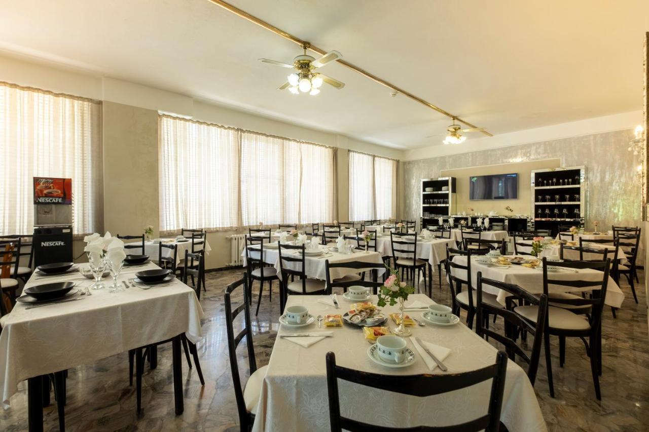 Hotel Giumer ريميني المظهر الخارجي الصورة