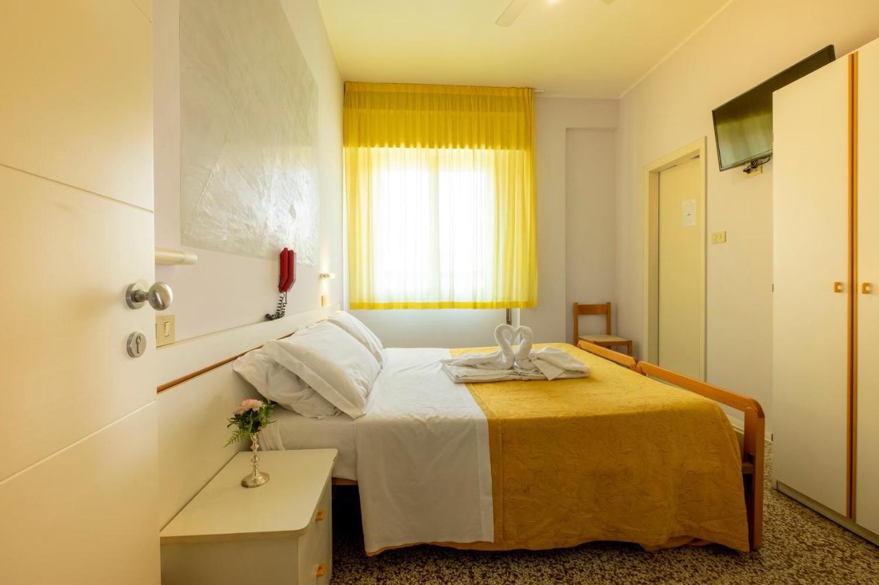 Hotel Giumer ريميني المظهر الخارجي الصورة