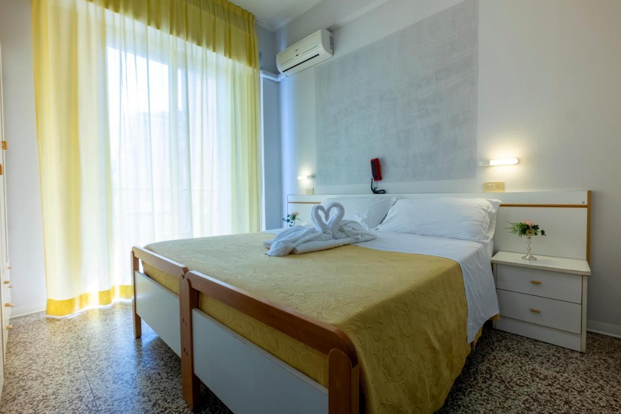 Hotel Giumer ريميني المظهر الخارجي الصورة