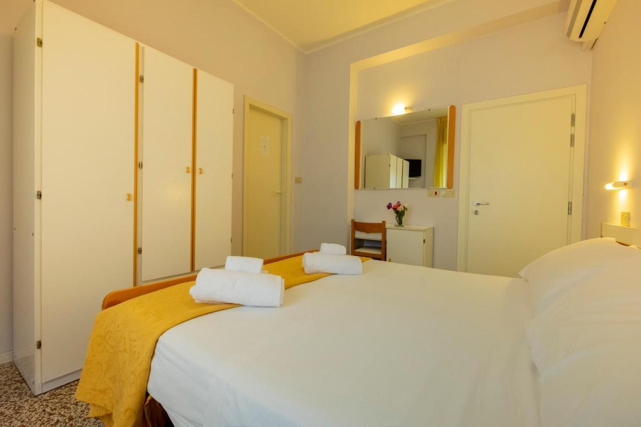 Hotel Giumer ريميني المظهر الخارجي الصورة