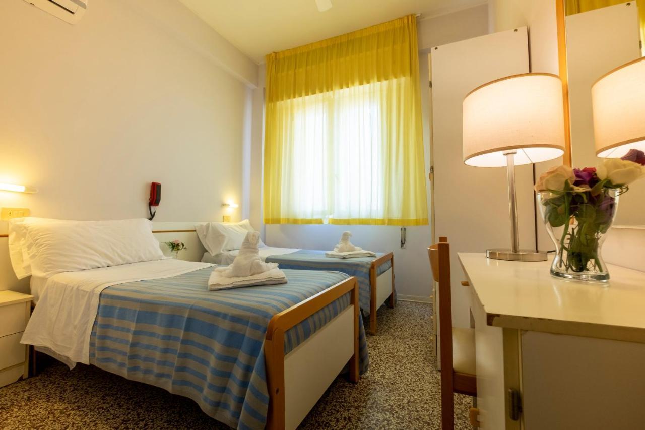 Hotel Giumer ريميني المظهر الخارجي الصورة
