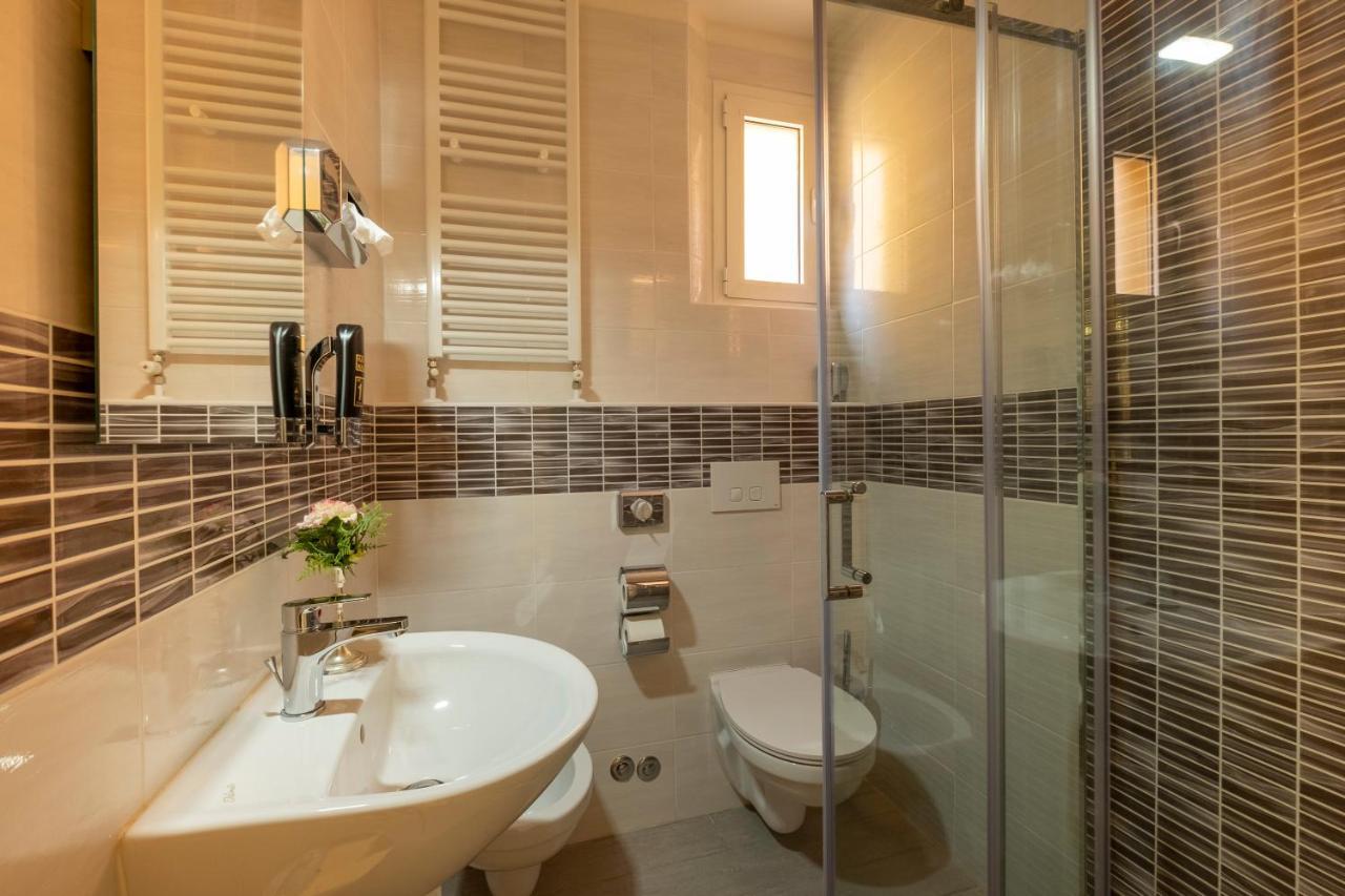 Hotel Giumer ريميني المظهر الخارجي الصورة