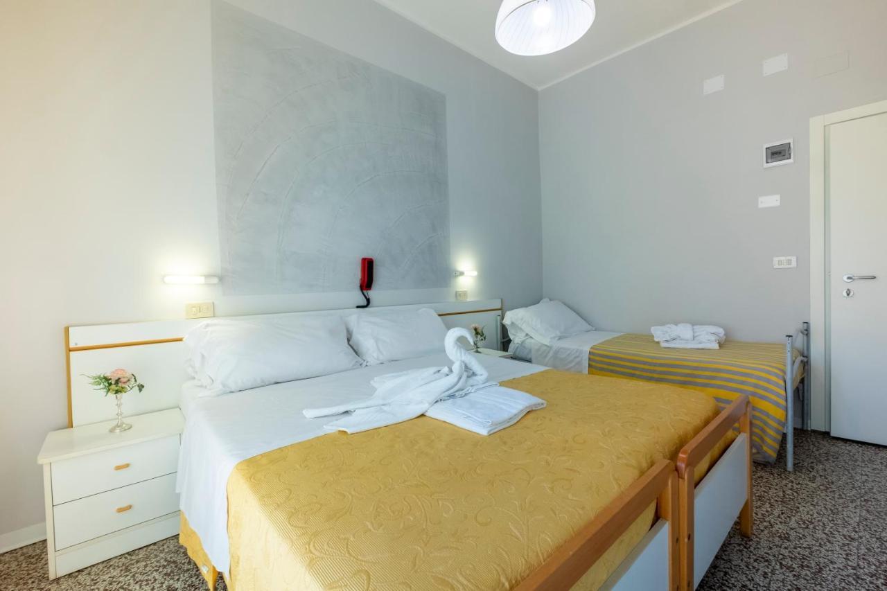 Hotel Giumer ريميني المظهر الخارجي الصورة