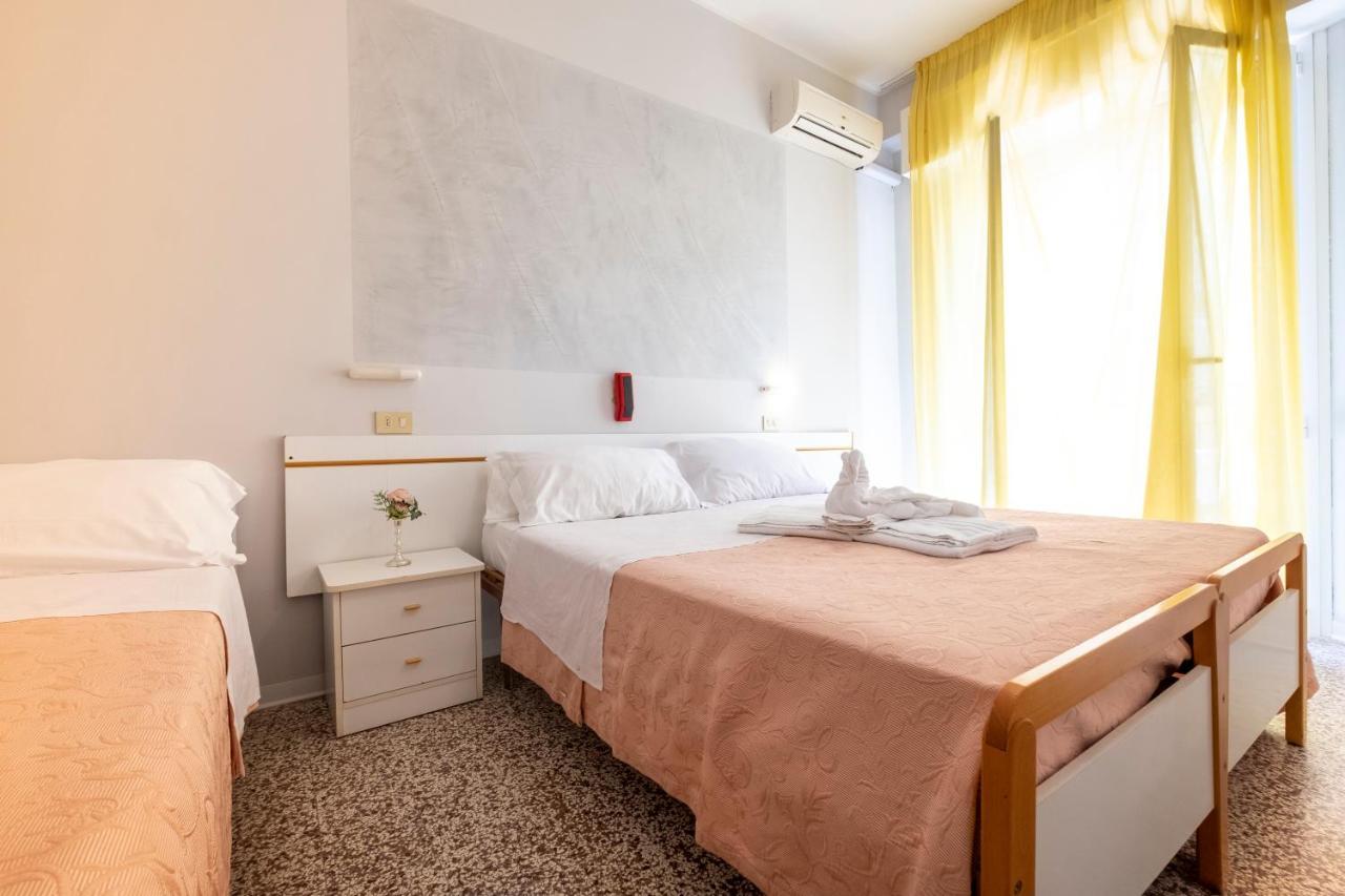Hotel Giumer ريميني المظهر الخارجي الصورة