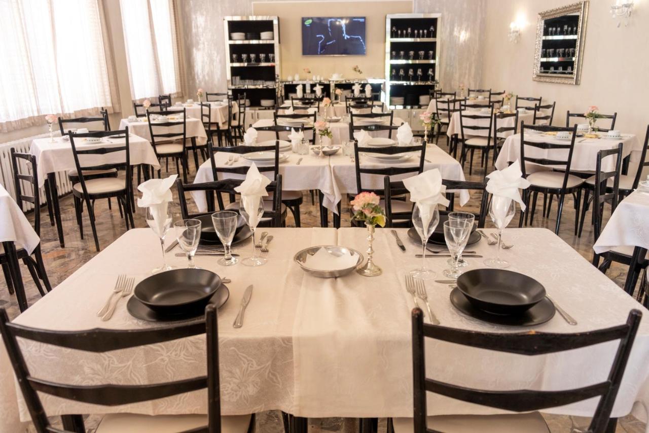 Hotel Giumer ريميني المظهر الخارجي الصورة