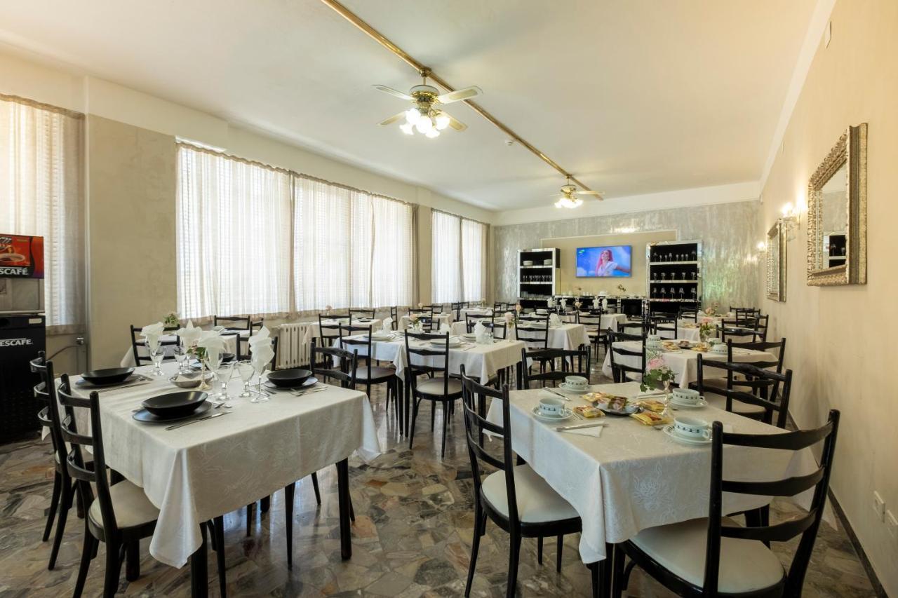 Hotel Giumer ريميني المظهر الخارجي الصورة