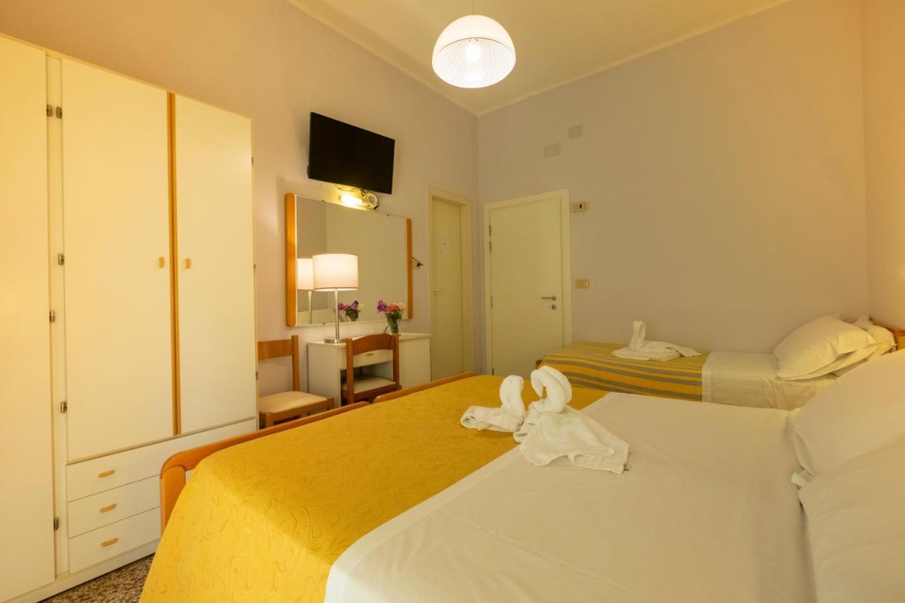 Hotel Giumer ريميني المظهر الخارجي الصورة