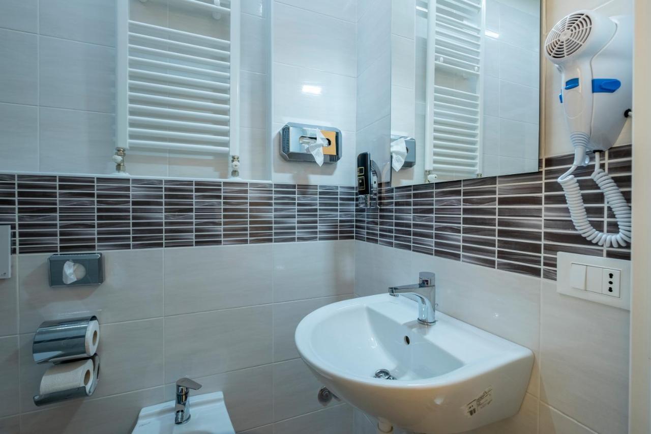 Hotel Giumer ريميني المظهر الخارجي الصورة