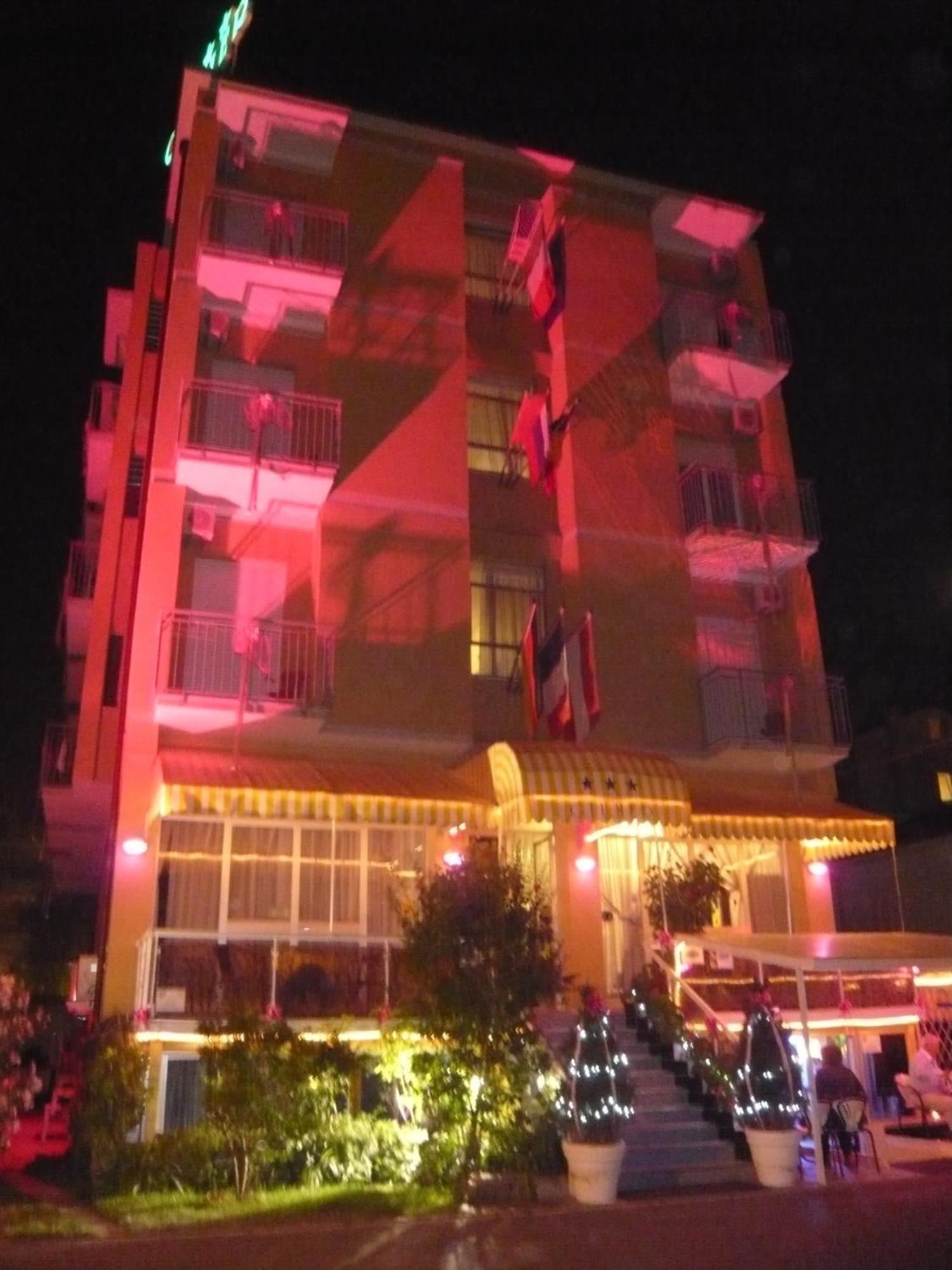 Hotel Giumer ريميني المظهر الخارجي الصورة